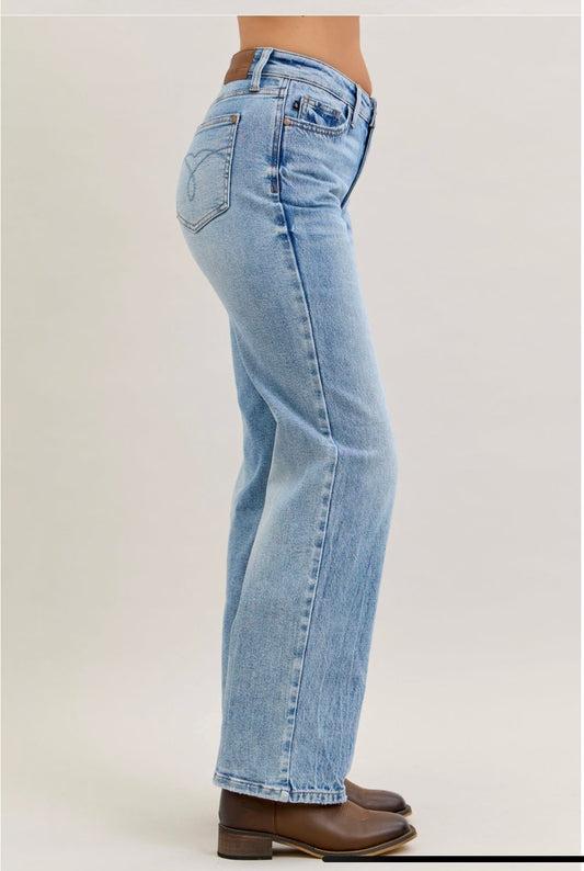 Vaqueros rectos Judy Blue Rigid Magic de tiro medio