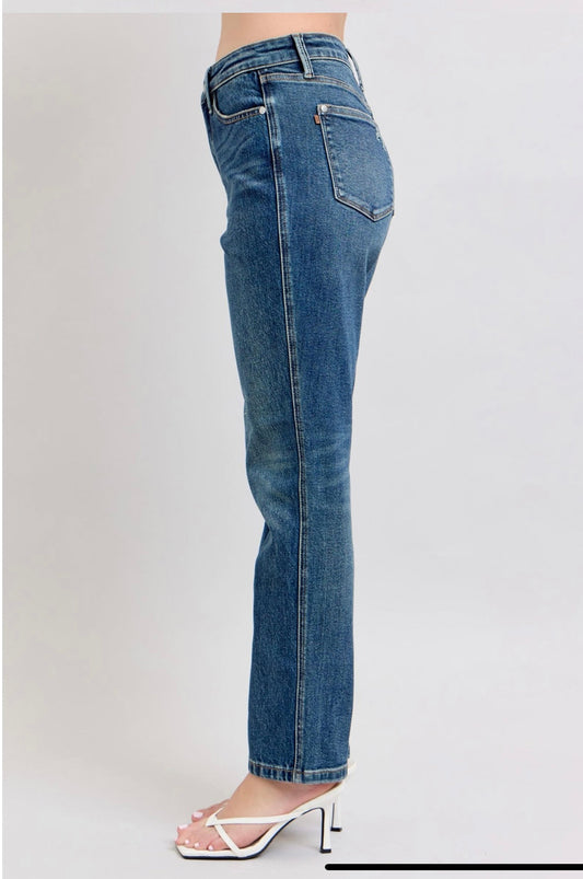 Vaqueros rectos Judy Blue Rigid Magic