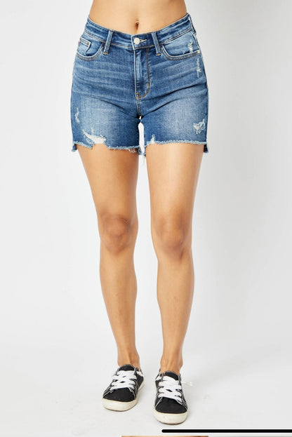 Shorts Judy Blue de tiro medio desgastados