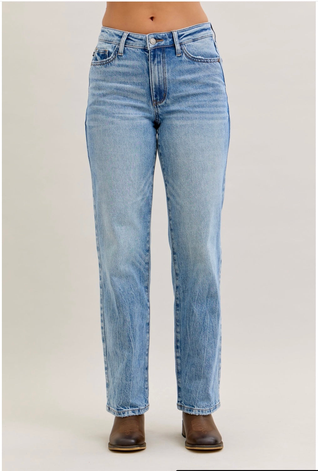 Vaqueros rectos Judy Blue Rigid Magic de tiro medio
