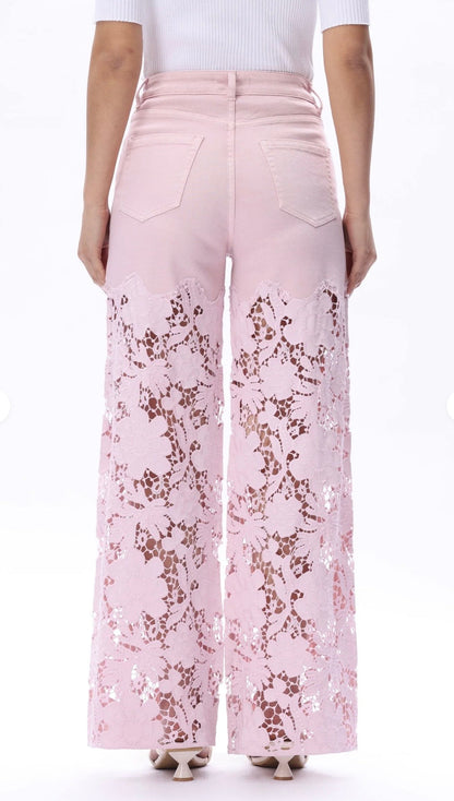 Vaqueros con encaje rosa y pedrería